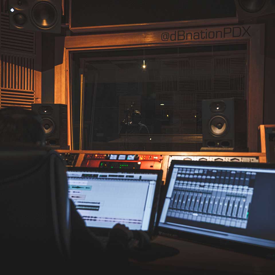 voice over artist services header img